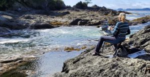 Gaye-top-banner-min Artist painting at the ocean